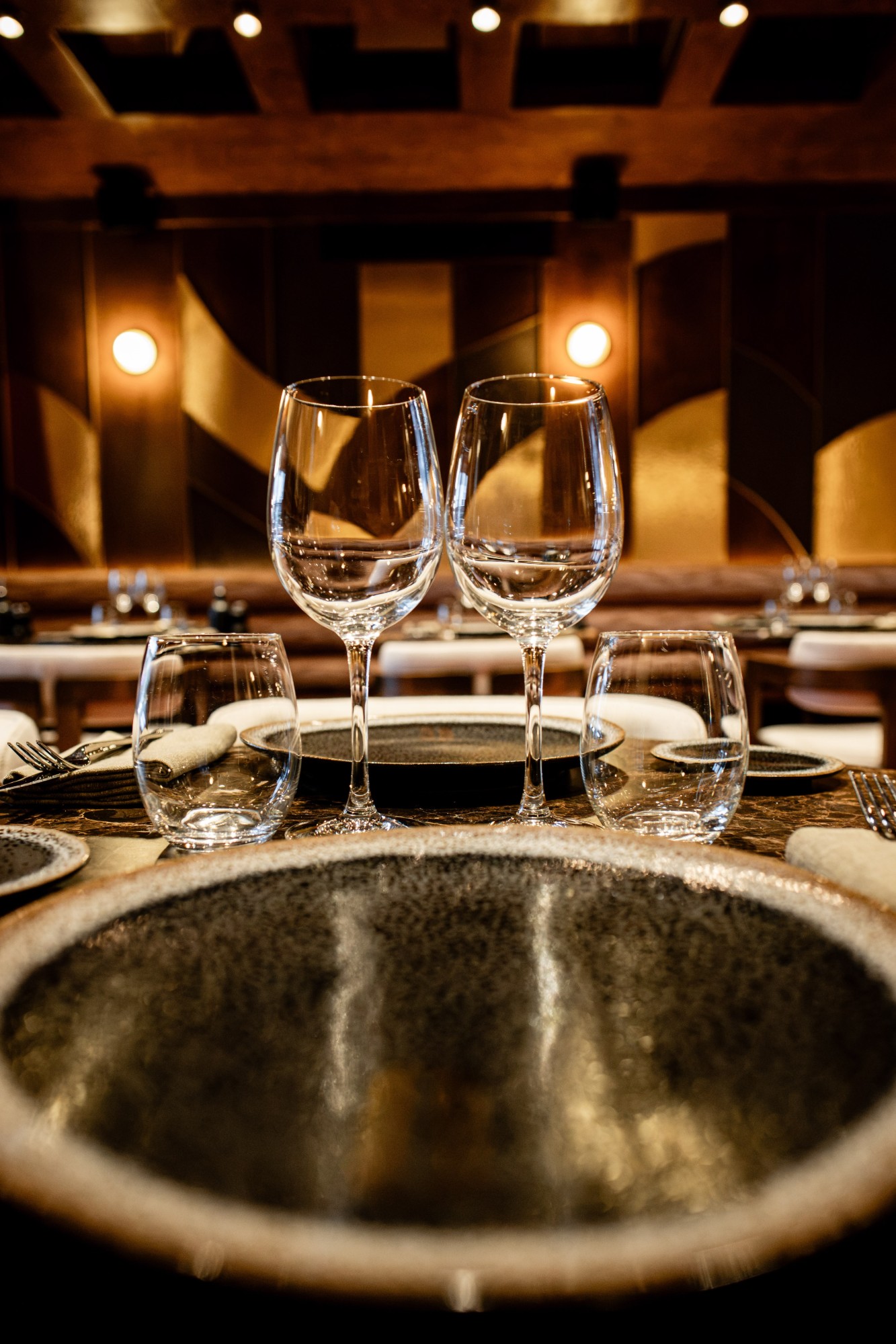 Verres à vin sur une table de Gala